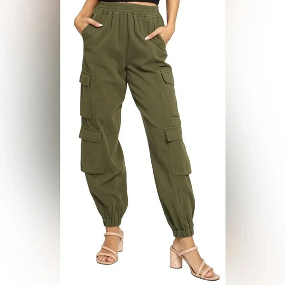 Know one cares (NWT) olive green cargo pants size medium - Picture 1 of 5